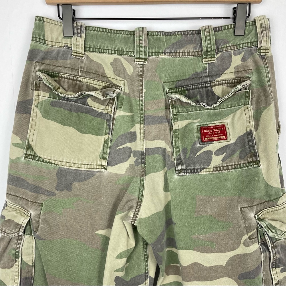 Abercrombie & Fitch Kids Green Camo Cargo Shorts - Picture 4 of 12